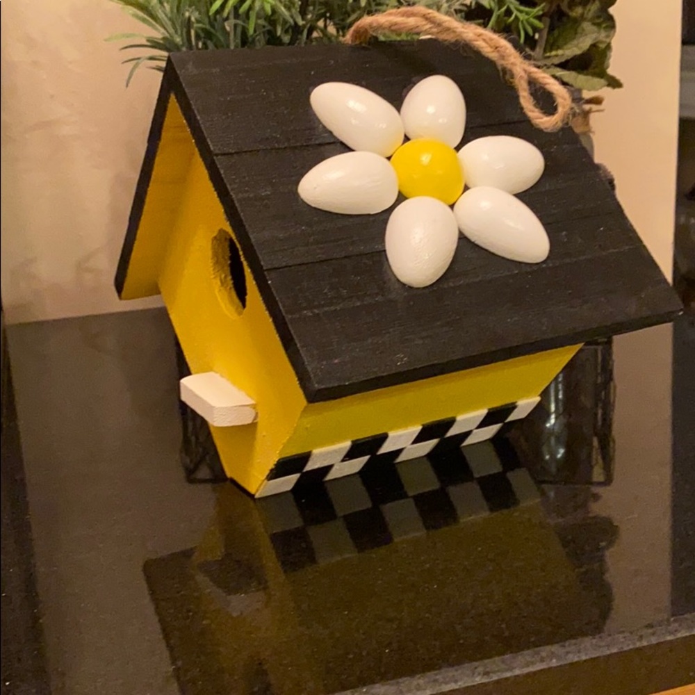 ⭐️. “Daisy & Dots”. Wren house